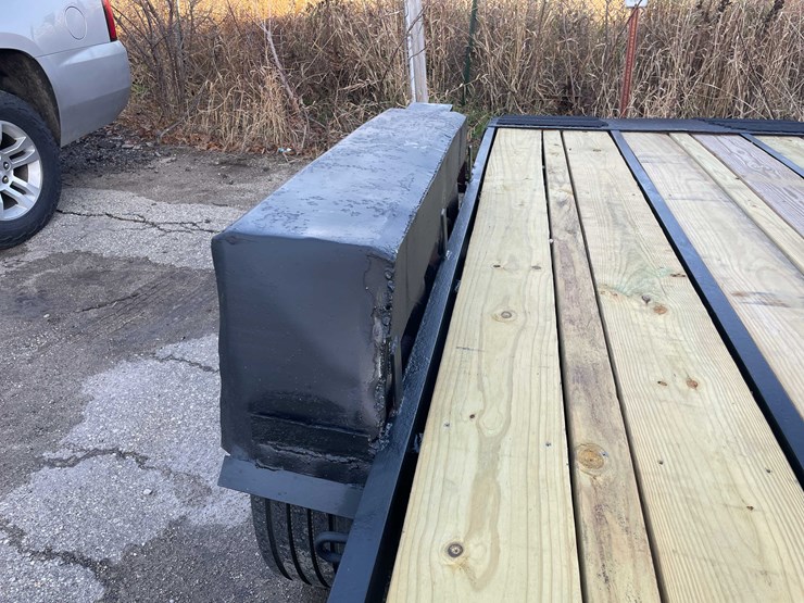 #1394-•-17'-tilt-deck-(no-title)-(of)-image-21