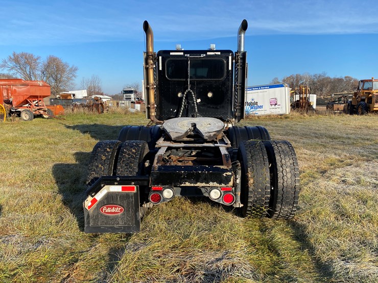 #1012-•-2013-peterbilt-tandem-axle-day-cab-semi-(has-wi-title)-(colfax,-wi)-image-7