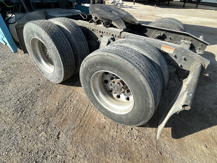 #206-•-2012-freightliner-cascadia-semi-tractor-(title-in-delay)-(denmark,-wi)-image-29