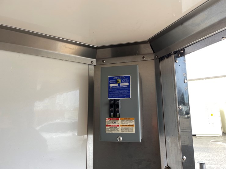 #1397-•-2001-karavan-expedition-trailer-(no-title)-(of)-image-38