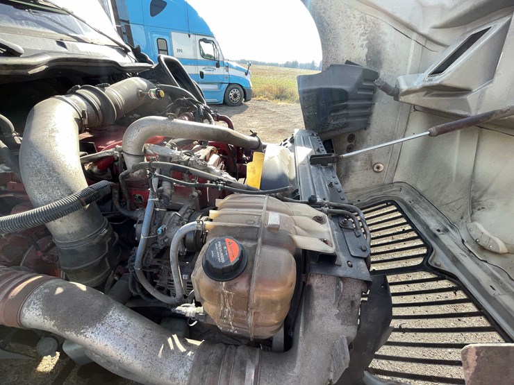 #200-•-2016-international-semi-tractor-(title-in-delay)-(denmark,-wi)-image-76