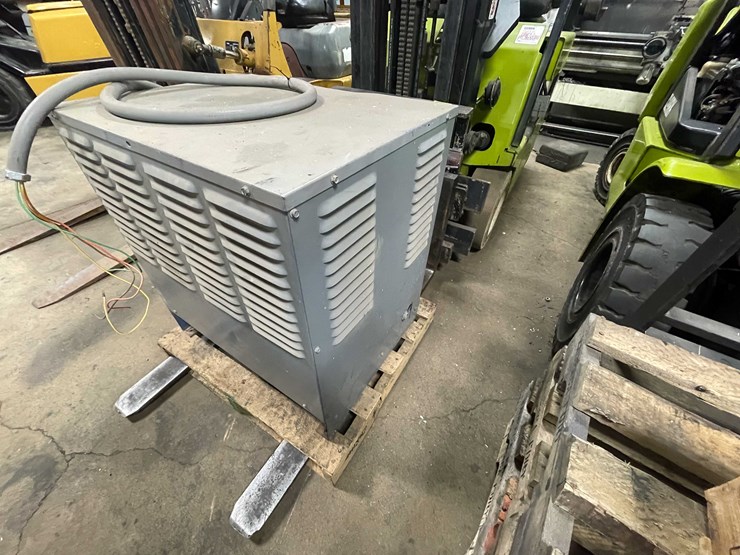 #454-•-clark-electric-forklift-(shawano,-wi)-image-13