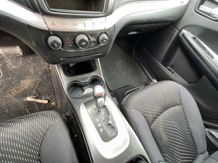 2013-dodge-journey-image-77