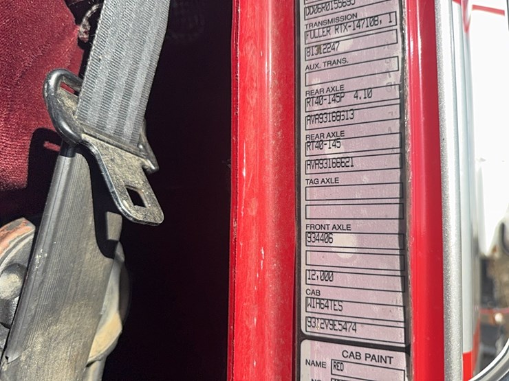 1994-volvo-white-semi-tractor-w/-sleeper,-detroit-diesel,-365hp,-10-speed,-miles-unknown,-*4v1wdbrh1rn679717*-not-running,-no-title-image-28