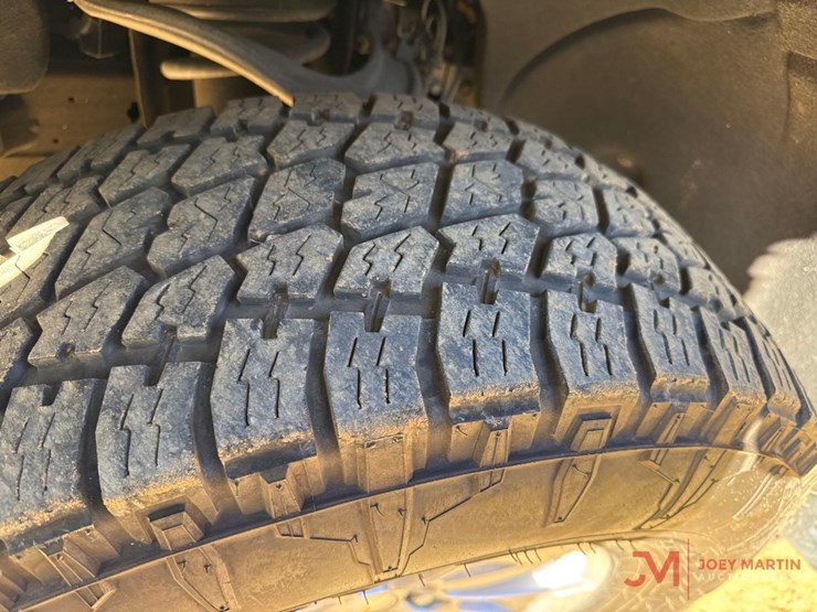 2022-chevrolet-silverado-1500-lt-image-8