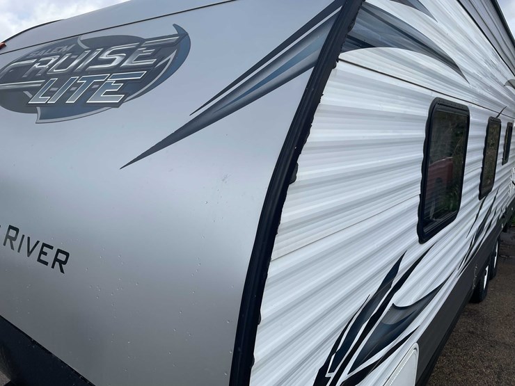 #1404-•-2015-salem-cruise-lite-camper-(no-title)-(of)-image-12