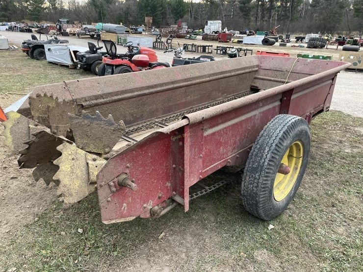 new-holland-328-image-4