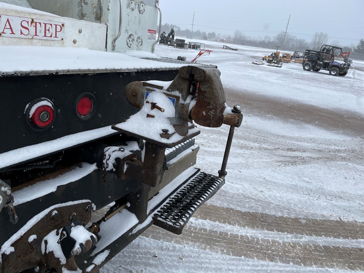 #236-•-2015-international-bucket-truck-(has-wi-title)(mosinee,-wi)-image-21