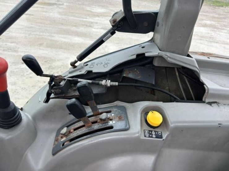 2008-kubota-m7040d-image-11