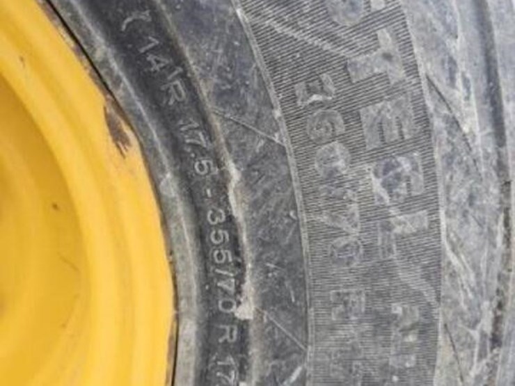 2020-deere-330g-image-18