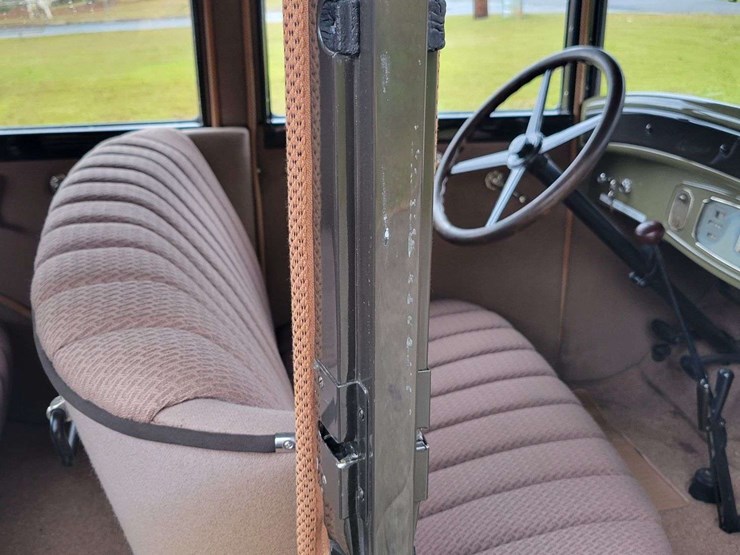 1928-pontiac-sedan-image-63