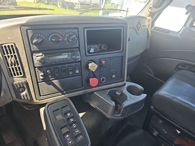 2009-international-8600-image-10