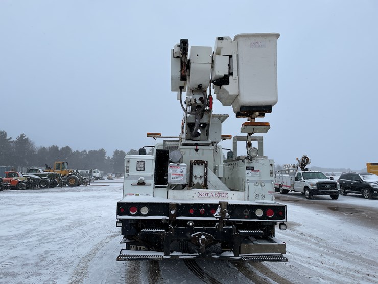 #236-•-2015-international-bucket-truck-(has-wi-title)(mosinee,-wi)-image-4