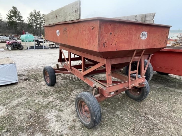 j&m-gravity-box-on-running-gear-image-6