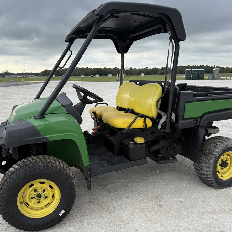 JOHN DEERE GATOR