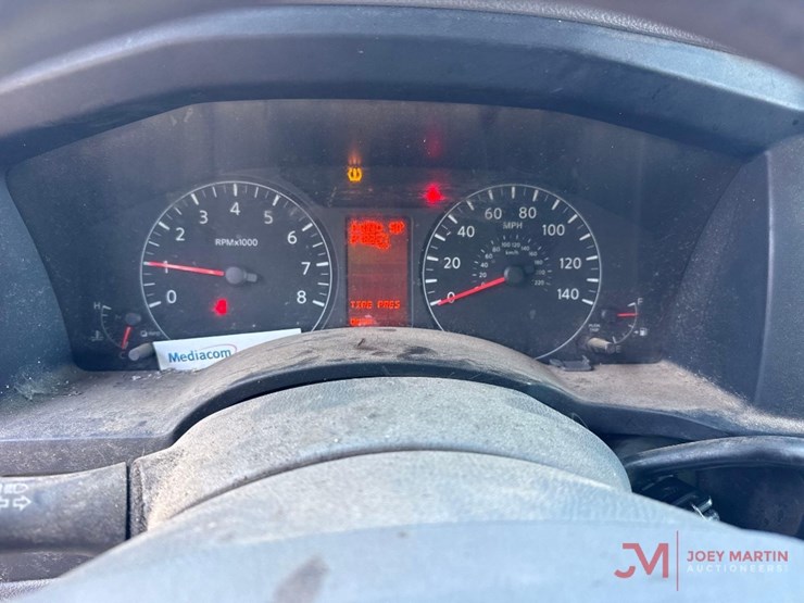 2014-nissan-nv2500hd-image-27