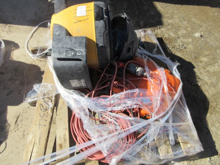 lot-of-shop-vacuum,-drill-&-misc-items-image-2