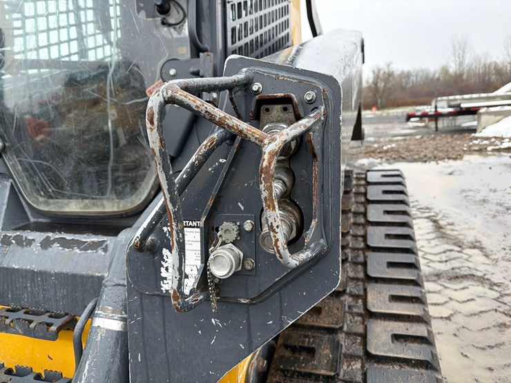 2020-deere-333g-image-12