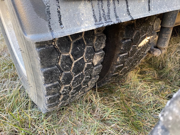 #1012-•-2013-peterbilt-tandem-axle-day-cab-semi-(has-wi-title)-(colfax,-wi)-image-22