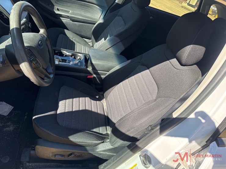 2020-ford-edge-se-image-26