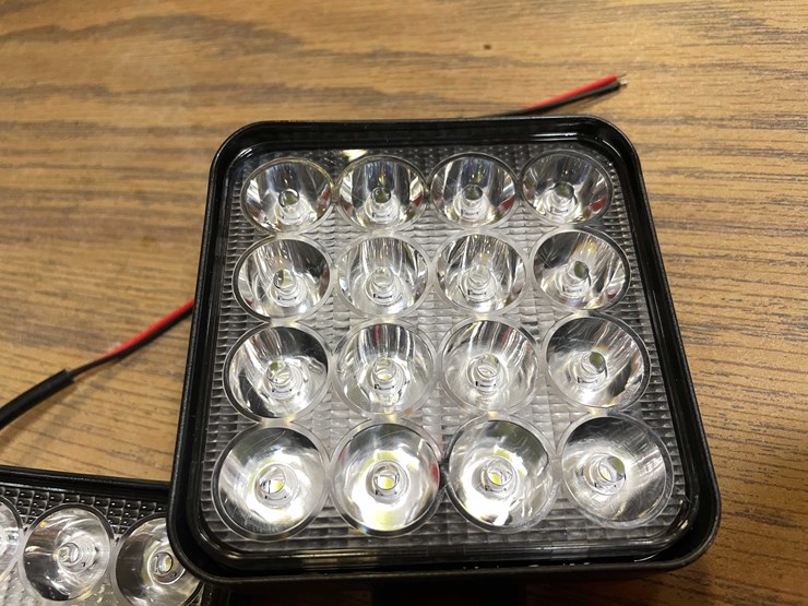 #8646-•-(2)-led-work-lights,-3-1/2"-square,-12/24vdc-(pr11)-image-4
