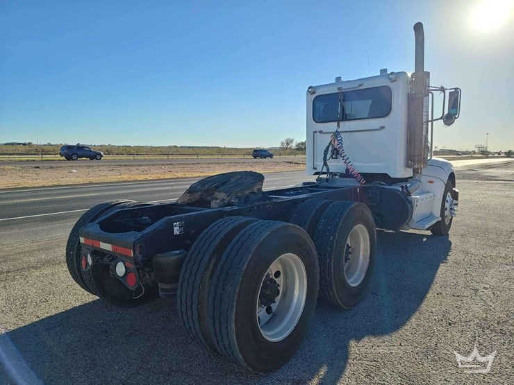 2012-peterbilt-386-image-3