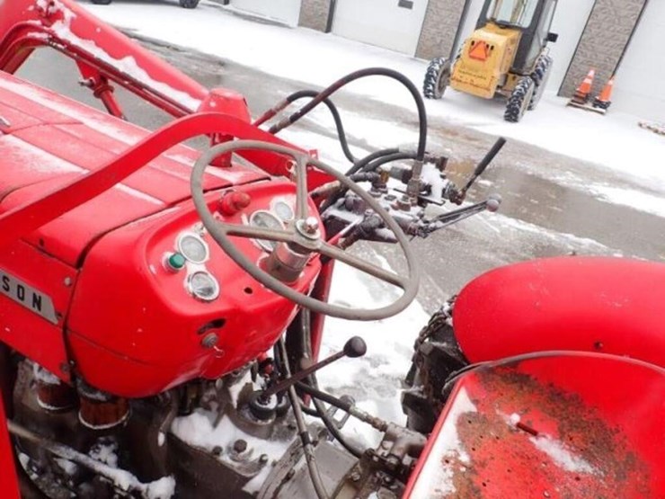 massey-ferguson-135-image-13