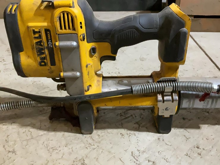 #100-•-dewalt-grease-gun-image-3