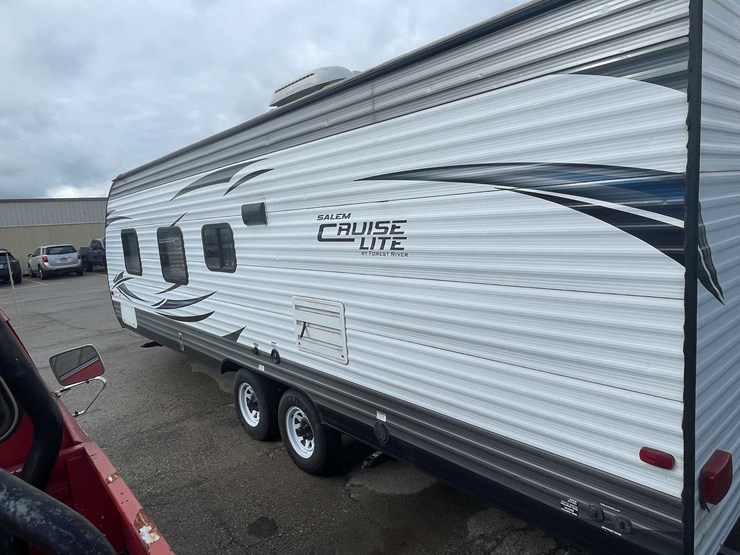 #1404-•-2015-salem-cruise-lite-camper-(no-title)-(of)-image-8
