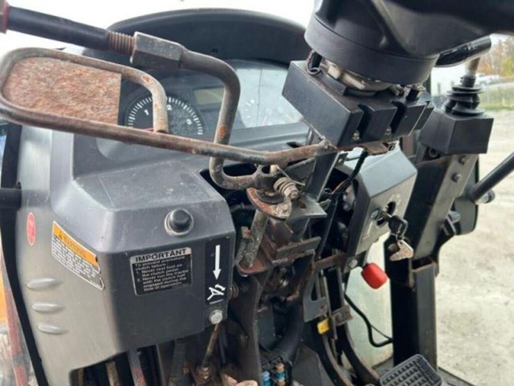 2008-kubota-m7040d-image-17