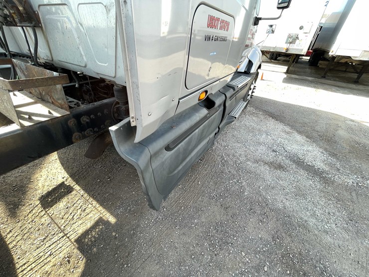 #200-•-2016-international-semi-tractor-(title-in-delay)-(denmark,-wi)-image-38