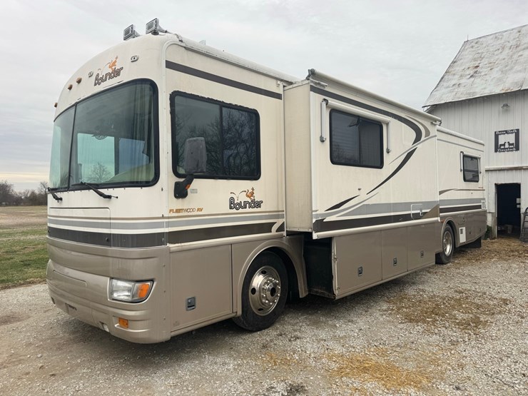 2001-fleetwood-bounder-motorhome,-cummins-isb300-turbo-diesel,-allison-automatic,-air-brakes,-2-slides,-2-awnings,-class-a,-*4uzaahbv41cj04205*-image-2