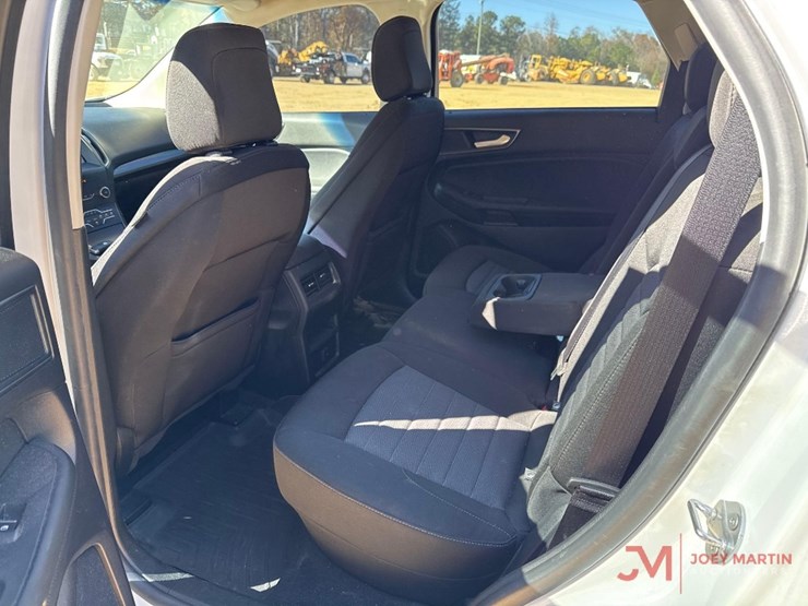 2020-ford-edge-se-image-13