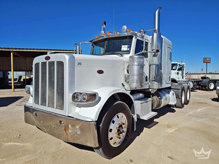 2015-peterbilt-389-image-1