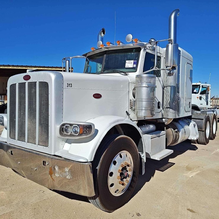 2015 PETERBILT 389