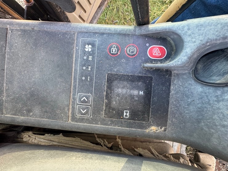 1999-jcb-js200l-image-10