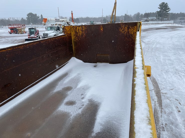 #234-•-2005-international-tri-axle-dump-truck-(has-wi-title)(mosinee,-wi)-image-17