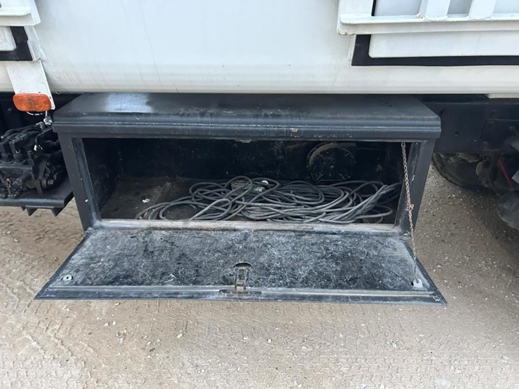 #1432-•-1992-volvo-(white-gmc)-vac-truck-image-22