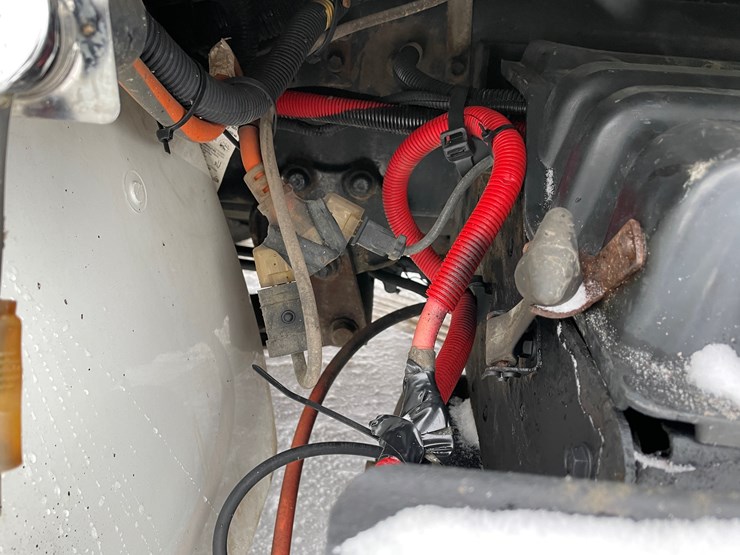 #236-•-2015-international-bucket-truck-(has-wi-title)(mosinee,-wi)-image-13