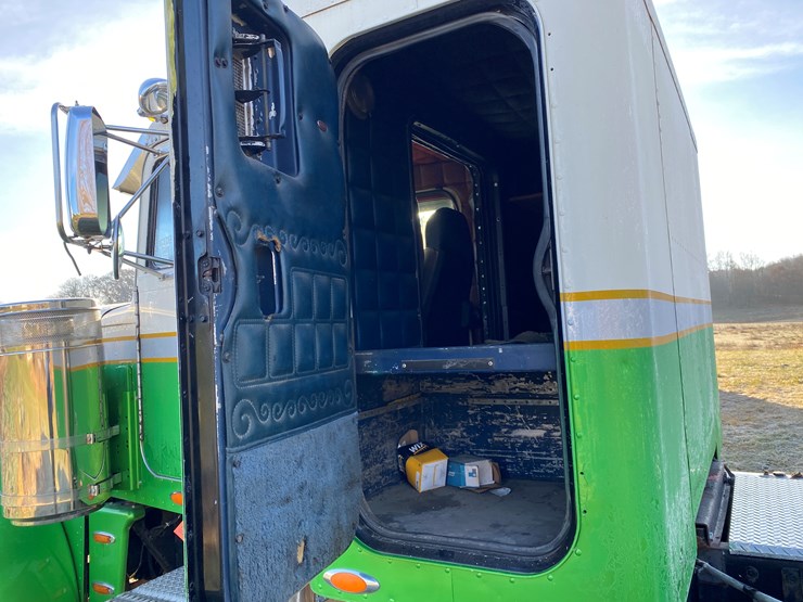 #1010-•-1984-peterbilt-sleeper-cab-semi-(has-wi-title)-(colfax,-wi)-image-65