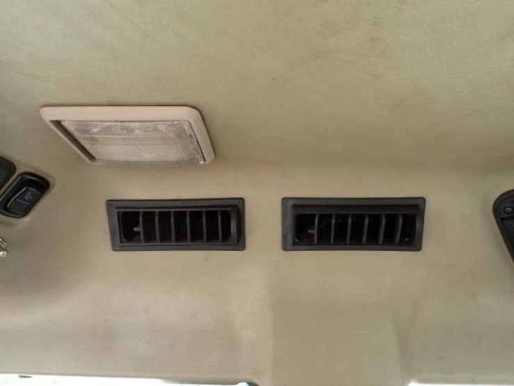 2008-kubota-m7040d-image-21