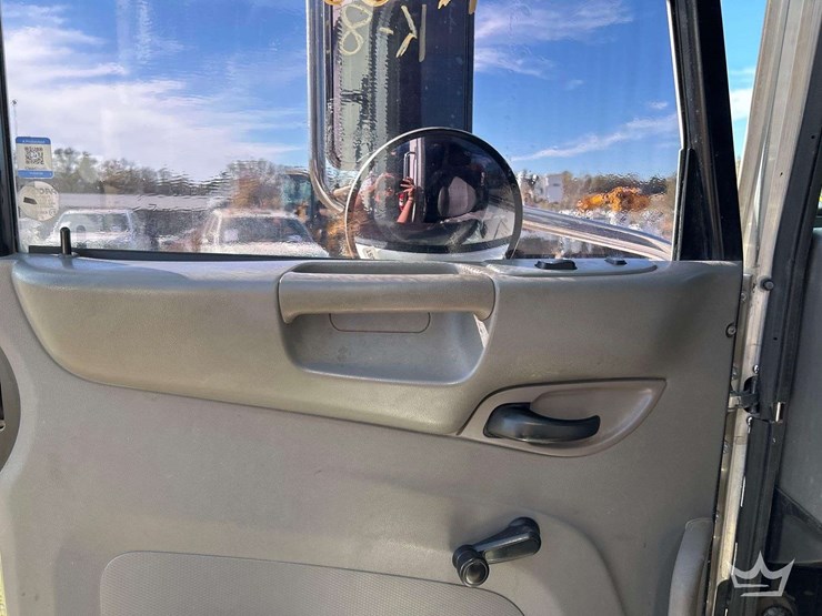 2015-peterbilt-348-image-9