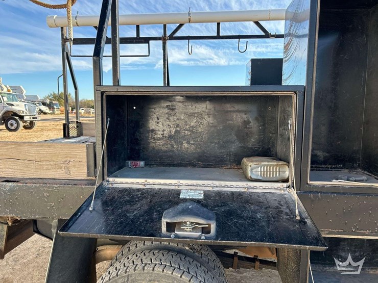 2018-utility-flatbed-image-26