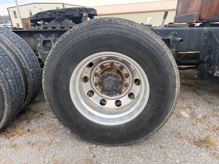 1995-international-8200-image-17