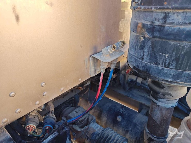 2012-kenworth-t800-image-46