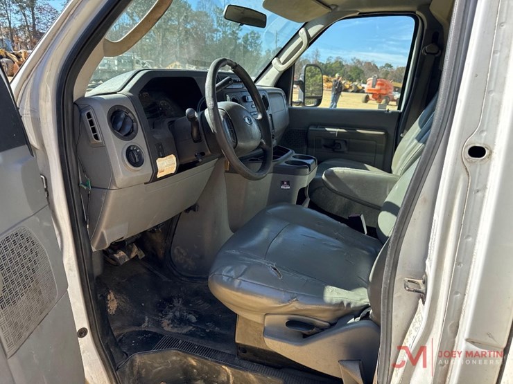 2014-ford-e350-image-17