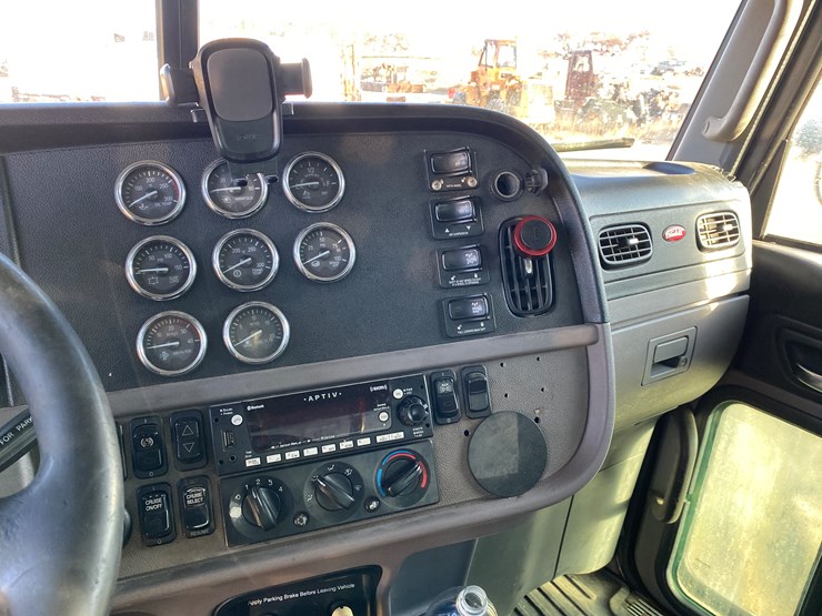 #1012-•-2013-peterbilt-tandem-axle-day-cab-semi-(has-wi-title)-(colfax,-wi)-image-37