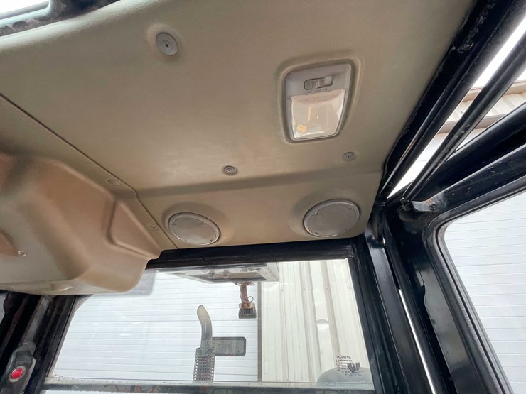 #1395-•-hyundai-10,000lb-pneumatic-diesel-forklift-(04)-image-28