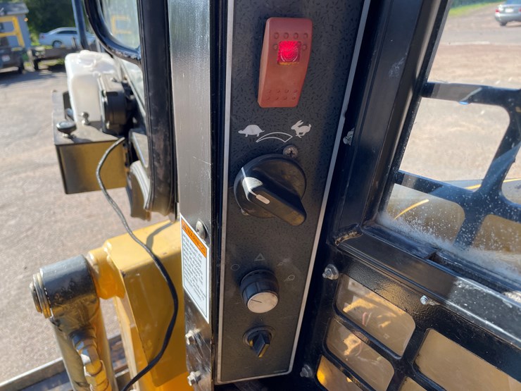 2020-gehl-rt105-image-35