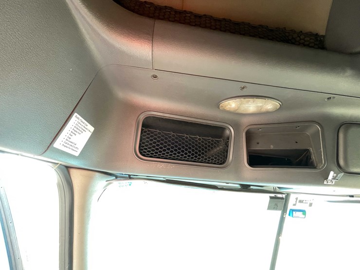 #206-•-2012-freightliner-cascadia-semi-tractor-(title-in-delay)-(denmark,-wi)-image-53